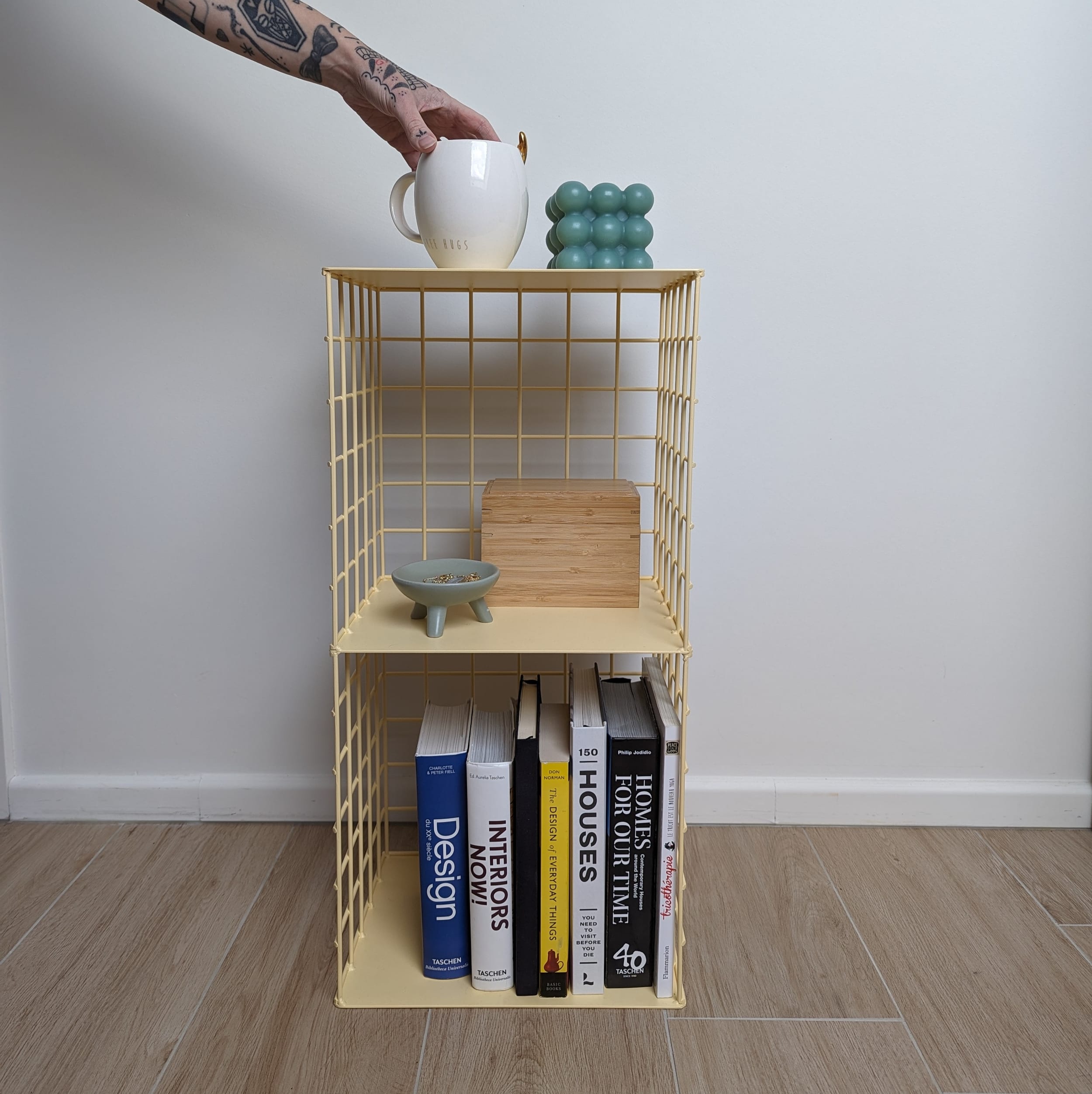 Meuble d'appoint en acier