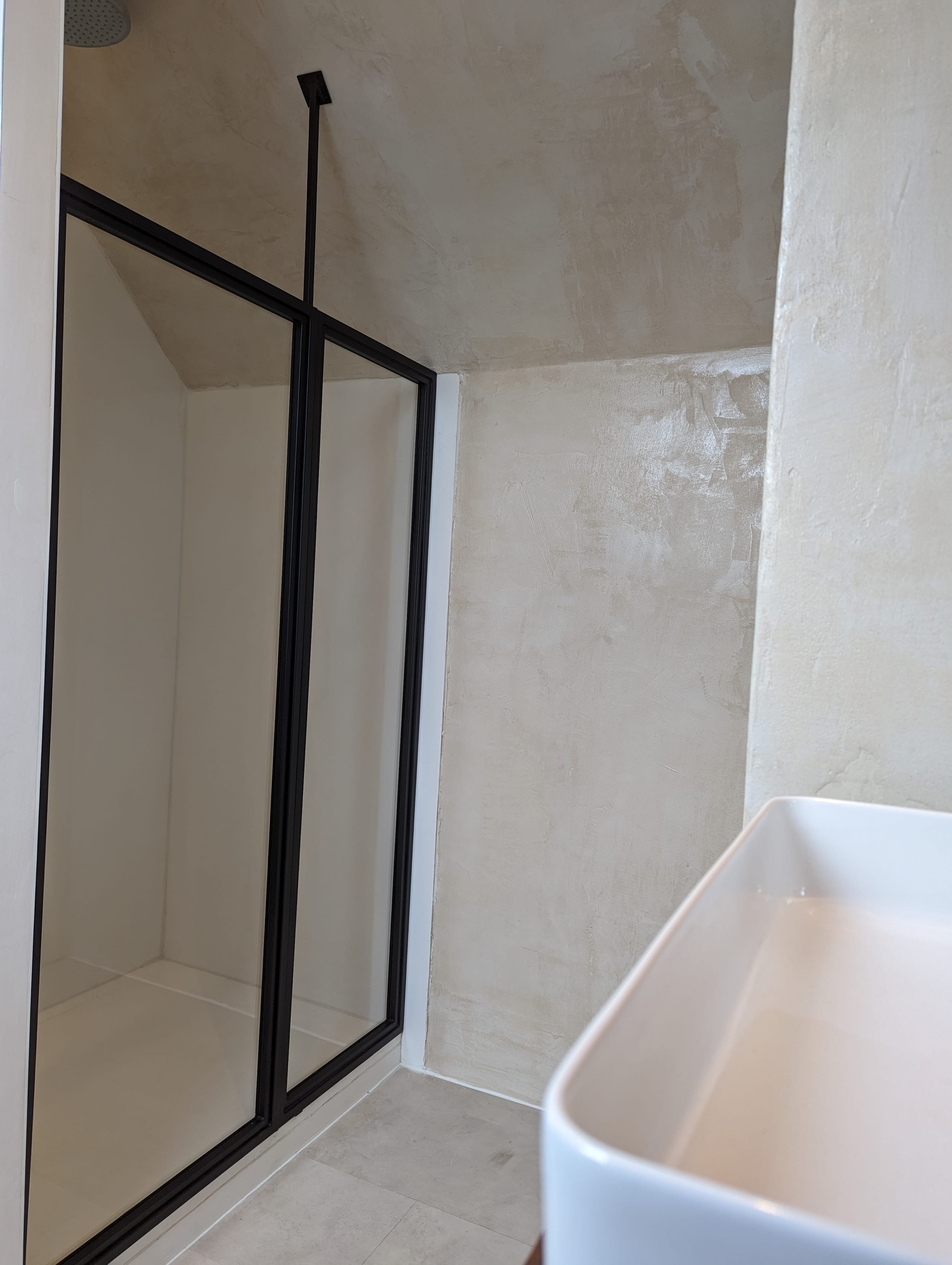 Paroi de douche sous mansarde