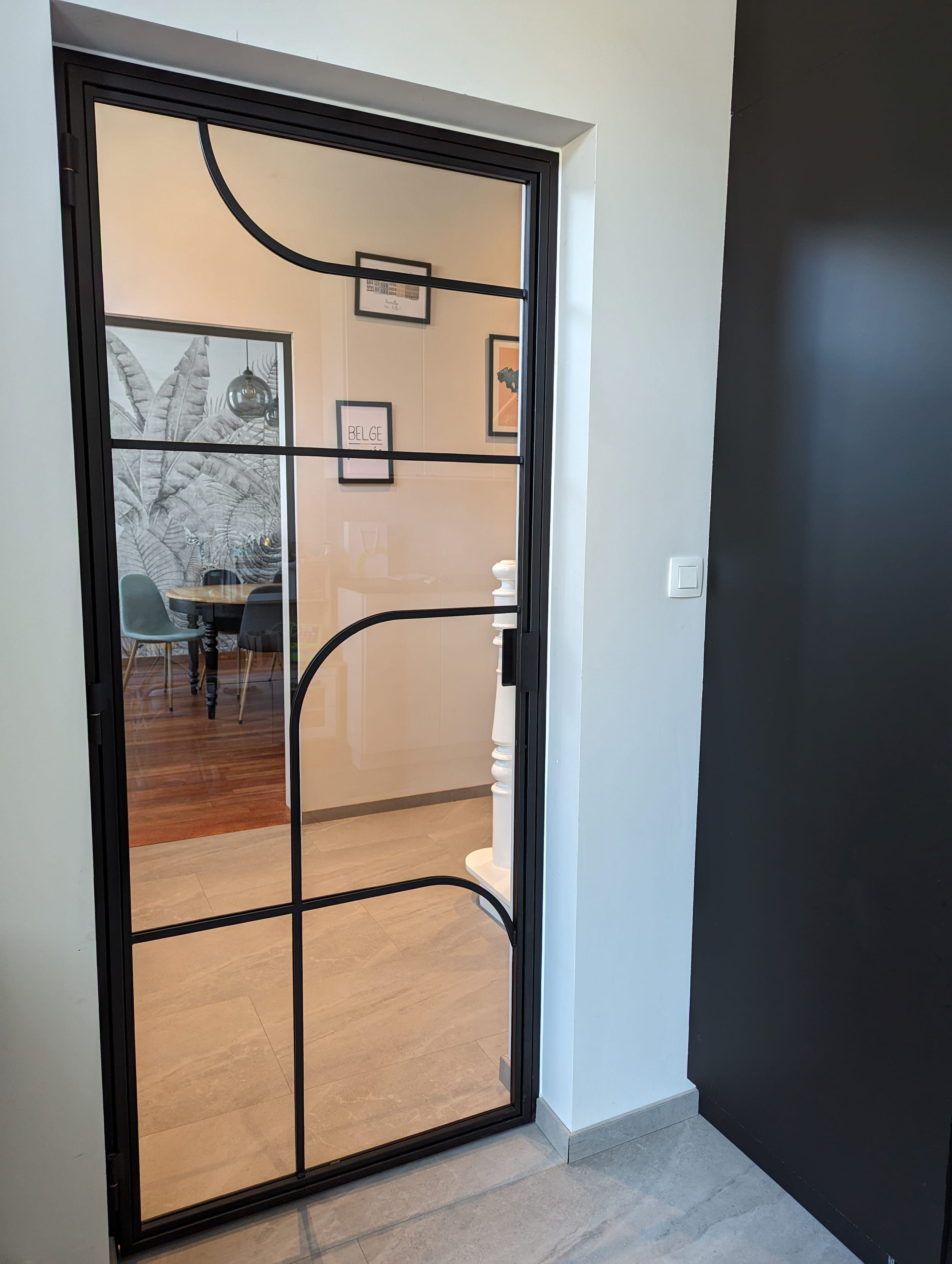 Pose de 3 portes identiques au design arrondi